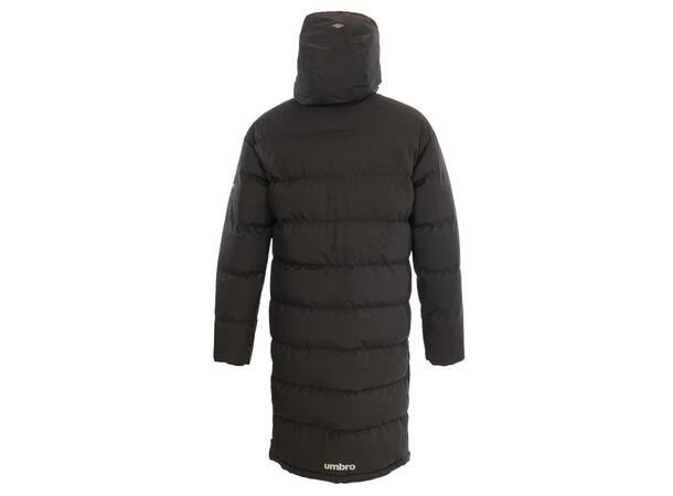 UMBRO Long Coach Jacket Jr Sort 164 Funksjonell lang vattert klubbjakke 