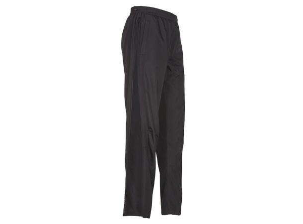 UMBRO Core Woven FZ Pant Sort XS Microfiberbukse med glidelås langs siden 