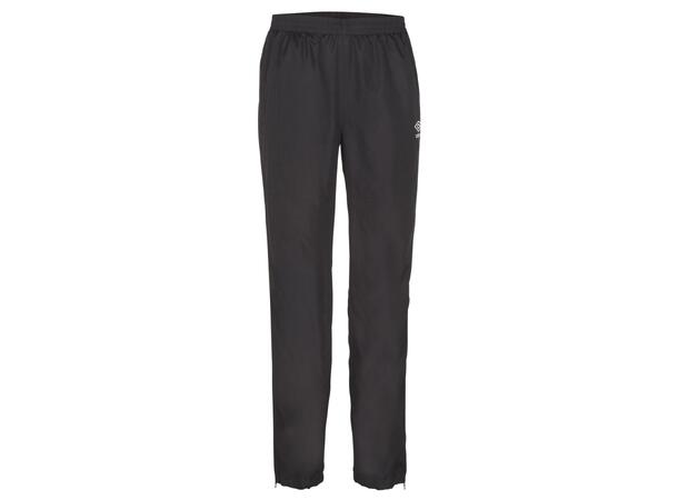 UMBRO Core Woven Pant Sort XL Lett bukse i microfiber 