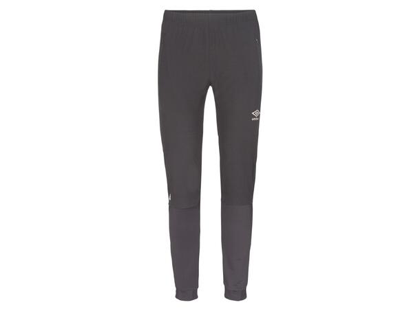 UMBRO UX Elite Hybrid Pant Sort L Treningsbukse, vannavvisende forside lår 