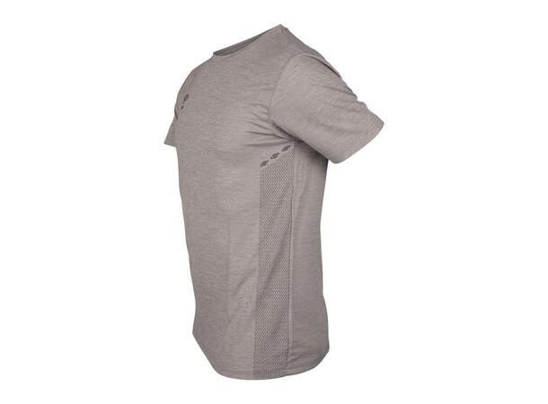 UMBRO Core Tech Tee Gråmelert M Behagelig trenings t-skjorte 